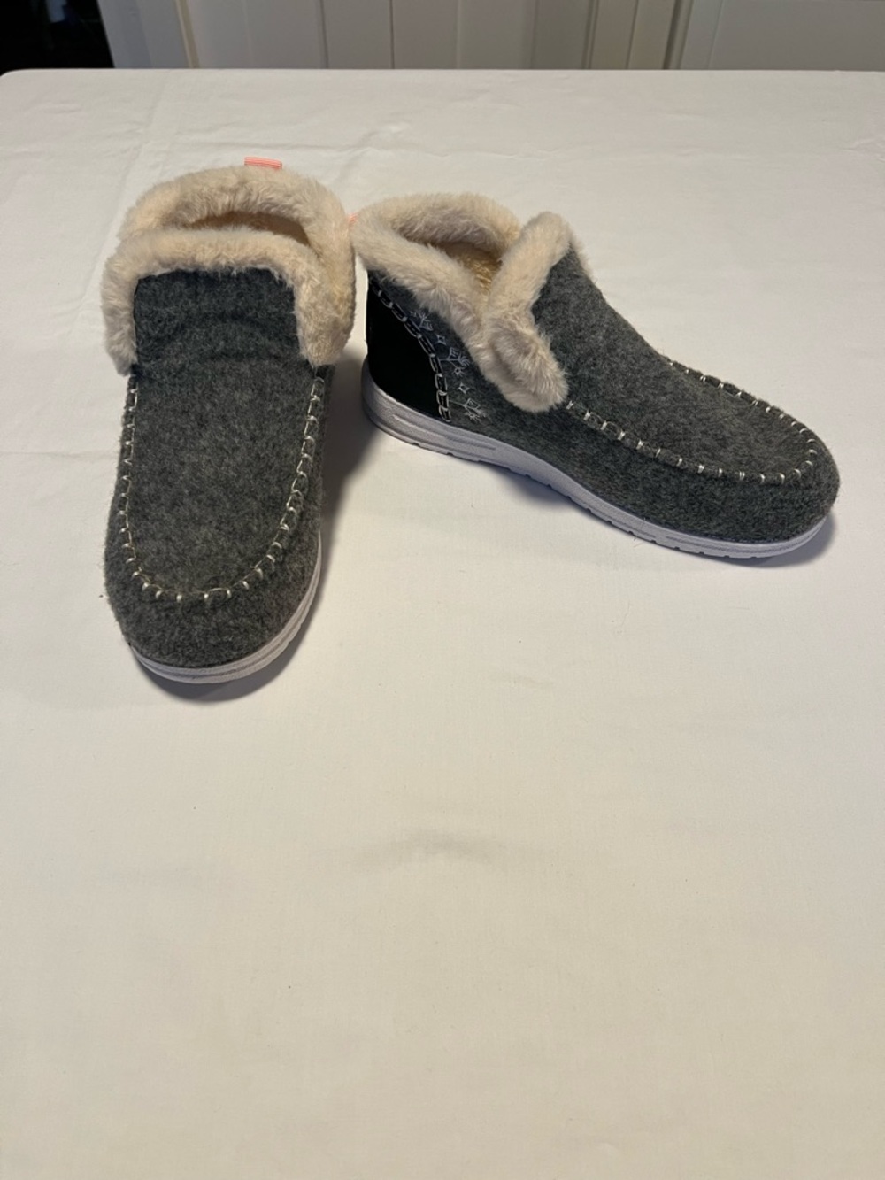 Cozy Gray Faux Fur-Lined Slip-On Slippers Sz 41(10.5)